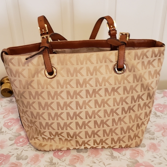 Michael Kors*SOLD* - Picture 4 of 9